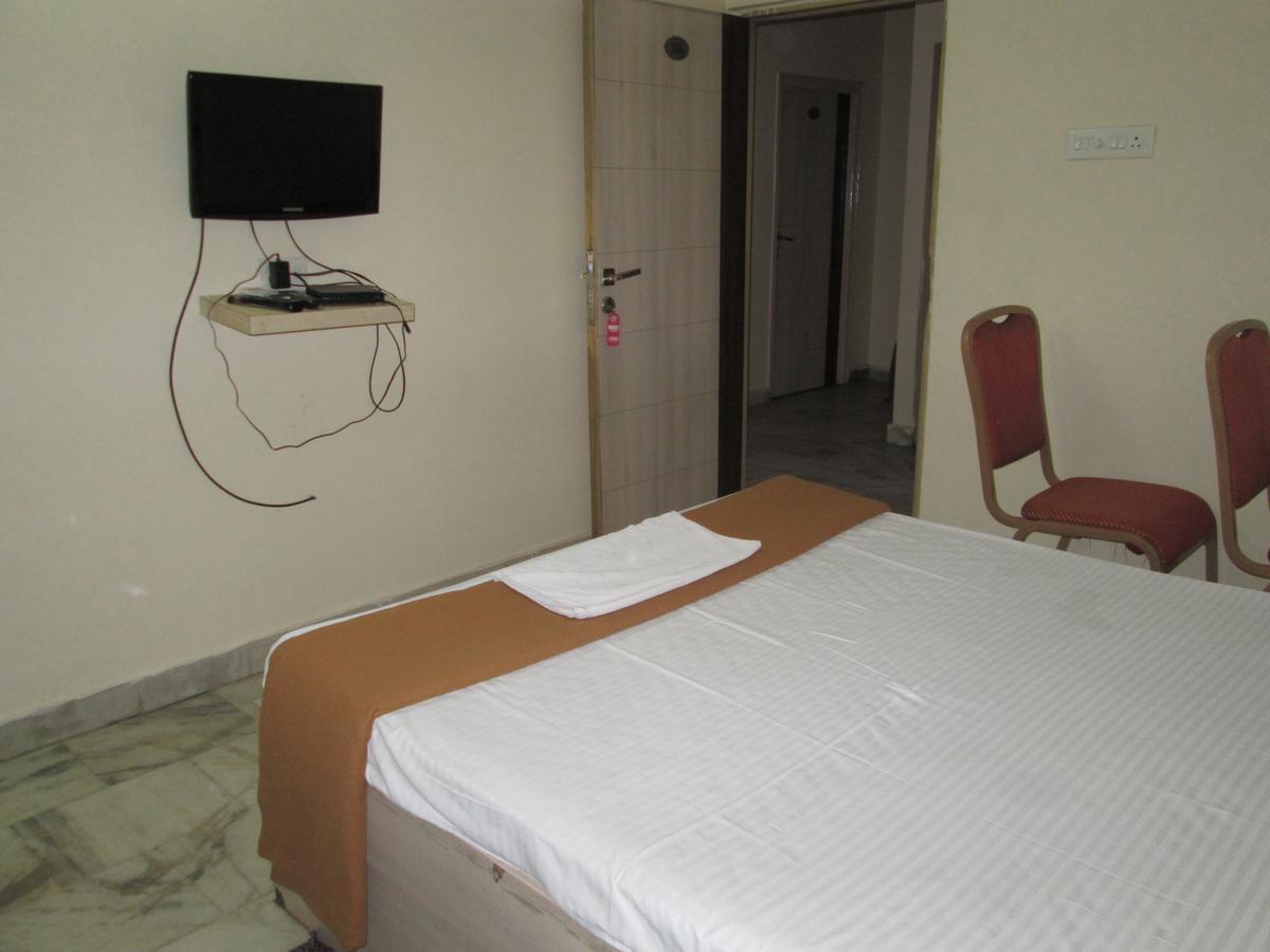 Oyo 13494 Hotel Nakshatra Inn Haïdarabad Extérieur photo